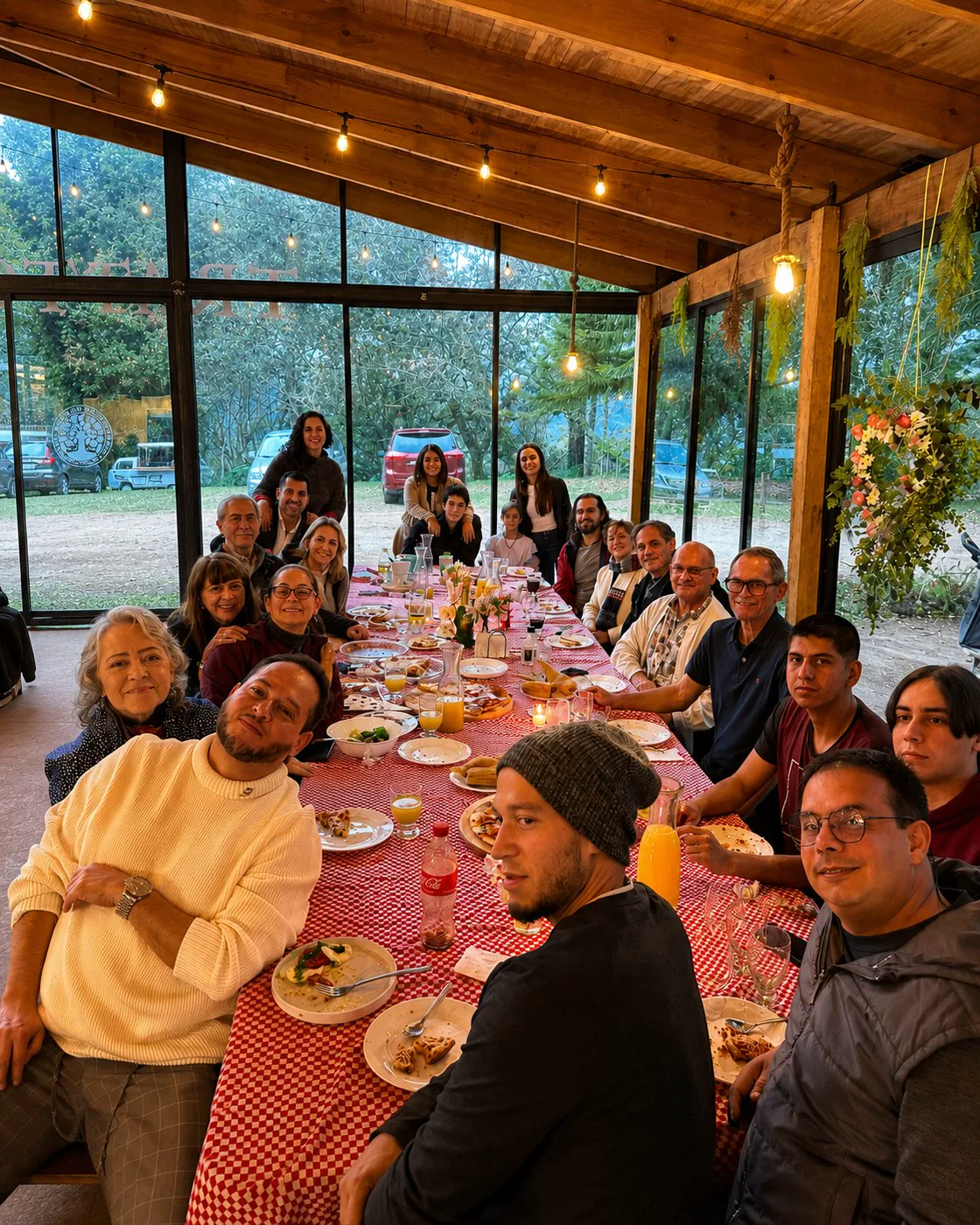 Mesa grande familiar en Trattoria del Bosque